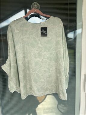 Willow Tree Mint Marble Dolman Sleeve blouse